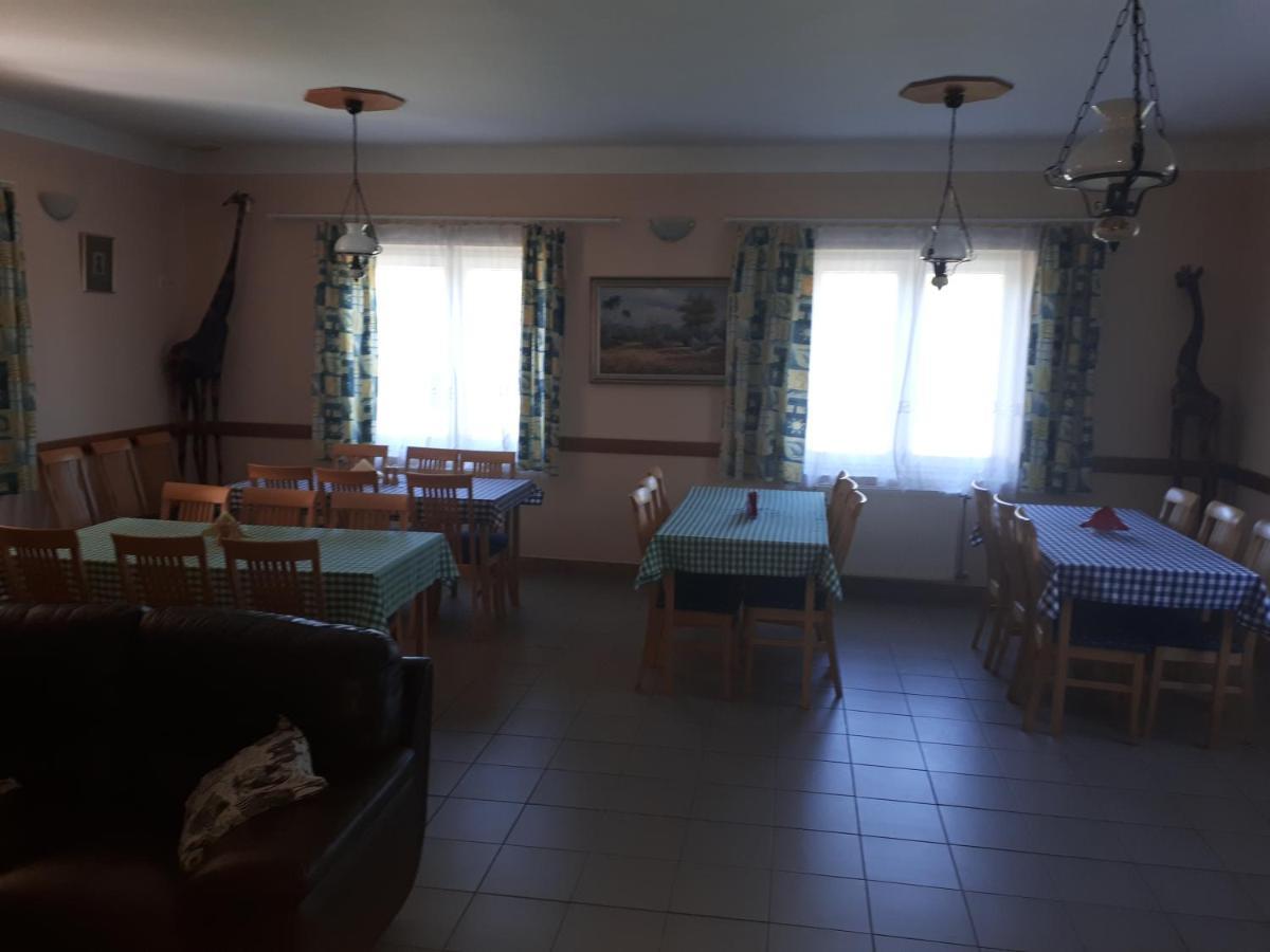 Vadaspuszta Vendeghaz Csatka Buitenkant foto