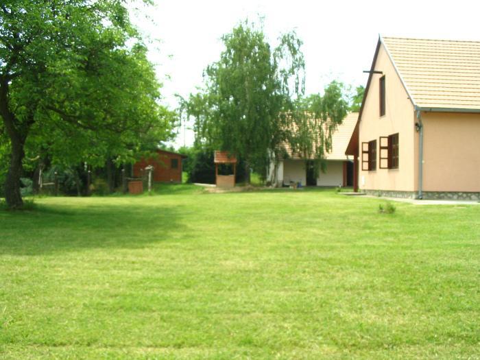 Vadaspuszta Vendeghaz Csatka Buitenkant foto