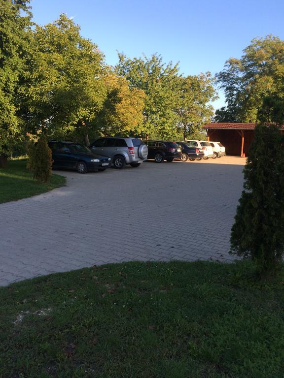Vadaspuszta Vendeghaz Csatka Buitenkant foto